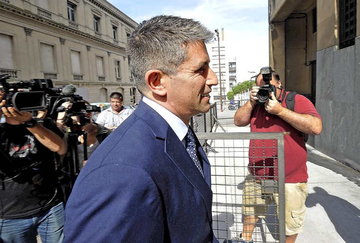 Raúl Sendic ingresando al juzgado de la calle Bartolomé Mitre (archivo, abril 2018). · Foto: Federico Gutiérrez