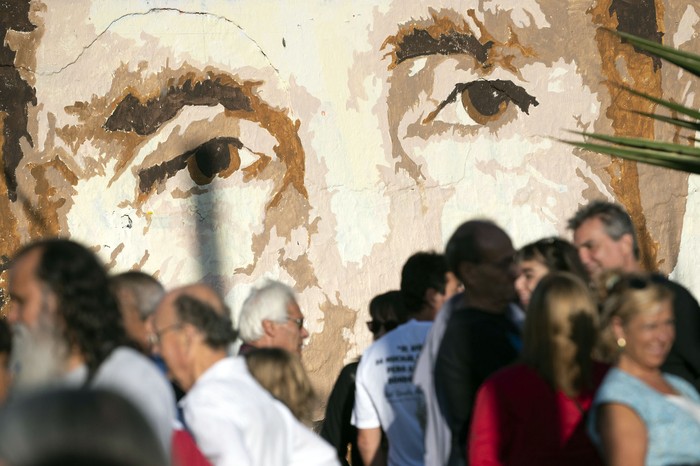 Acto de homenaje a Raúl Sendic, el 16 de marzo, donde era el local del Movimiento por la Tierra. · Foto: Alessandro Maradei