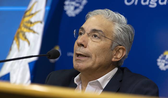 Robert Silva en conferencia de prensa, en la residencia de Suárez (26.10.2023). · Foto: Camilo dos Santos