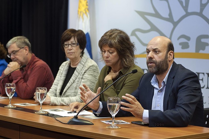 De izq. a der. Milton Castellano, Marina Arismendi, Karina Batthyány y Julio Bango, en la Torre Ejecutiva (archivo, abril 2018). Foto: Federico Gutiérrez