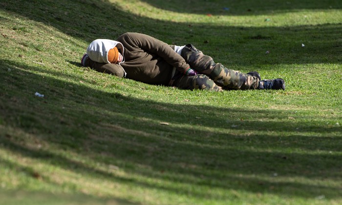 Foto principal del artículo 'Murió una persona en situación de calle en Montevideo, informó el Mides' · Foto: Gianni Schiaffarino