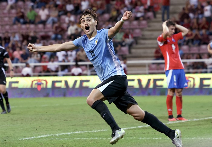 Alfonso Montero, de Uruguay, festeja el segundo gol a Chile, durante el Sudamericano Sub-20 en Cabudare, Venezuela. · Foto: Edilzon Gamez, AFP