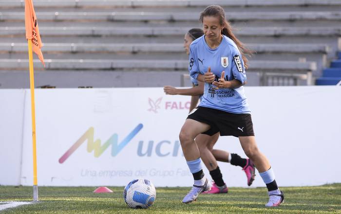 Belen Aquino durante un entrenamiento de la Selección Uruguaya Femenina Sub 20 (archivo, marzo de 2022). · Foto: Alessandro Maradei