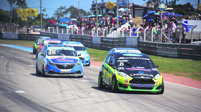 Superturismo en el autódromo del Pinar, décima fecha, campeonato 2016. Foto: Superturismo.com.uy, s/d de autor