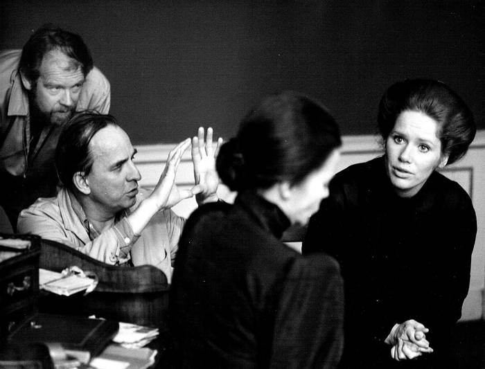 El fotógrafo Sven Nykvist, Ingmar Bergman y Liv Ullmann durante el rodaje de Gritos y susurros (1972)