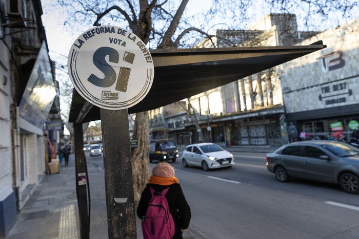 Publicidad por el Sí, sobre la avenida Agraciada, en Montevideo (archivo, agosto de 2024). · Foto: Rodrigo Viera Amaral