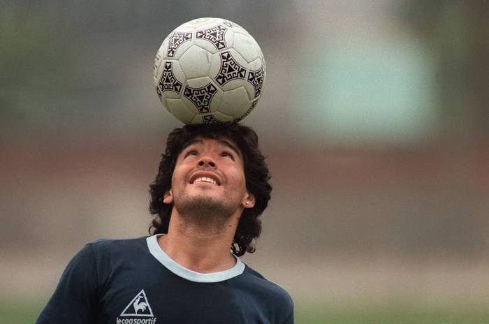 Diego Maradona durante un entrenamiento de la selección argentina, el 22 de mayo de 1986, en la Ciudad de México. · Foto: Jorge Durán, AFP
