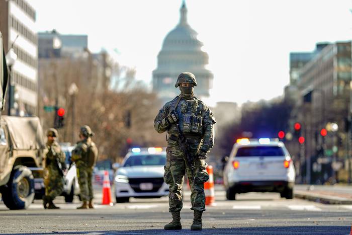 Militares de los Estados Unidos, ayer, en Washington.

 · Foto: Will Oliver, EFE