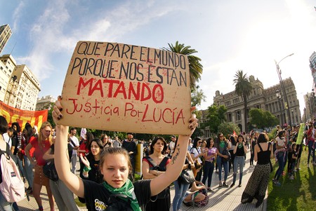 Marcha por Lucía Pérez, ayer, en Buenos Aires. · Foto: Edgardo Gómez, Tiempo Argentino Marcha por Lucía Pérez, ayer, en Buenos Aires. · Foto: Edgardo Gómez, Tiempo Argentino
