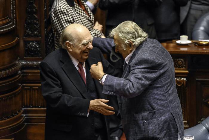 Julio María Sanguinetti y José Mujica, ayer, durante al sesión de Cámara de Senadores. · Foto: Federico Gutiérrez