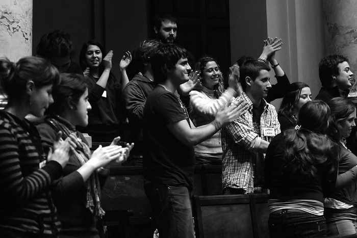 Público presente en las barras del Senado ayer, cuando se votaba el proyecto que evita la prescripción de delitos cometidos en la dictadura. · Foto: Victoria Rodríguez