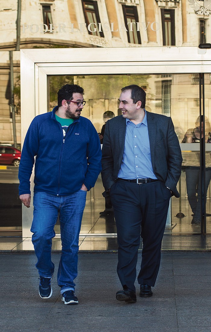 Alejandro Sánchez y Pablo Ferreri, ayer, en el edificio Artigas del Poder Legislativo. Foto: Federico Gutiérrez