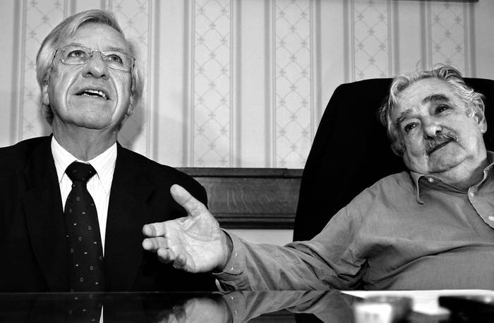 Danilo Astori y José Mujica, ayer, durante la entrevista con la diaria.  · Foto: Javier Calvelo