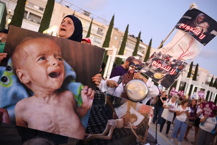 Protesta antigubernamental en Tel Aviv, el 31 de julio, exigiendo el fin de la guerra en Gaza y la liberación de los israelíes secuestrados. · Foto: Jack Guez, AFP