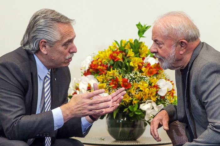 Alberto Fernández y Luiz Inácio Lula Da Silva durante una reunión en San Pablo, el 31 de octubre de 2022. · Foto: Esteban Collazo, Presidencia Argentina, AFP