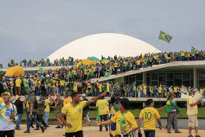 Simpatizantes del expresidente brasileño Jair Bolsonaro invaden el Congreso Nacional, en Brasilia (archivo, enero de 2023). · Foto: Sergio Lima, AFP