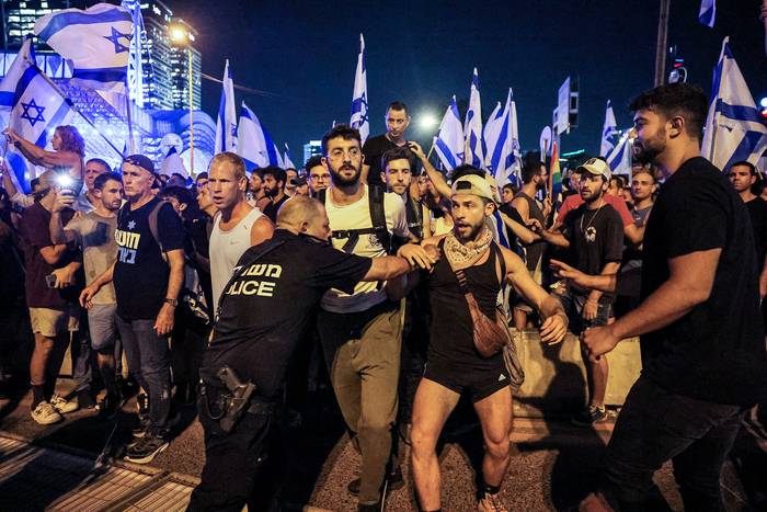 Manifestación de protesta contra el plan de reforma judicial del gobierno israelí, en Tel Aviv (24.07.2023). · Foto: Jack Guez, AFP