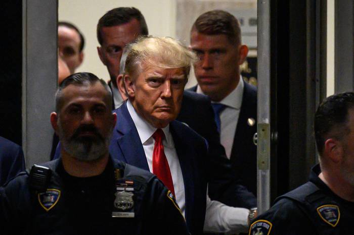 Donald Trump ingresa al Tribunal Penal de Manhattan en Nueva York, el 4 de abril de 2023. · Foto: Ed Jones, AFP