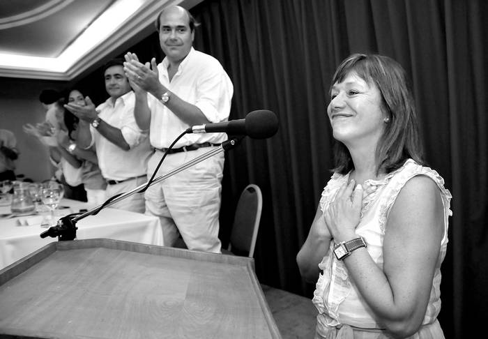 Ana Lía Piñeyrúa, ayer, cuando fue proclamada candidata a la intendencia de Montevideo por Unidad Nacional (Una).  · Foto: Javier Calvelo