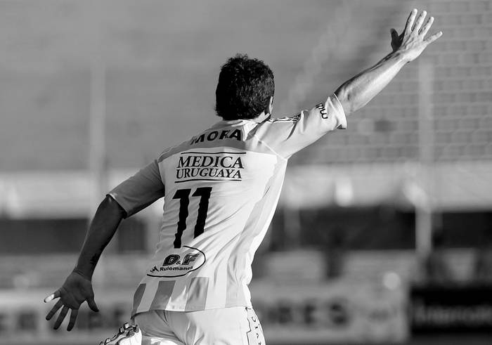 Rodrigo Mora, ayer, tras convertir el segundo gol de Cerro ante Deportivo Quito, en el estadio Centenario.  · Foto: Victoria Rodríguez