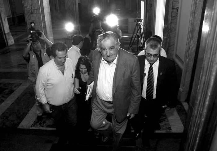 José Mujica, ayer, cuando llegaba al Palacio Legislativo, para una reunión con los futuros ministros.  · Foto: Pablo Nogueira
