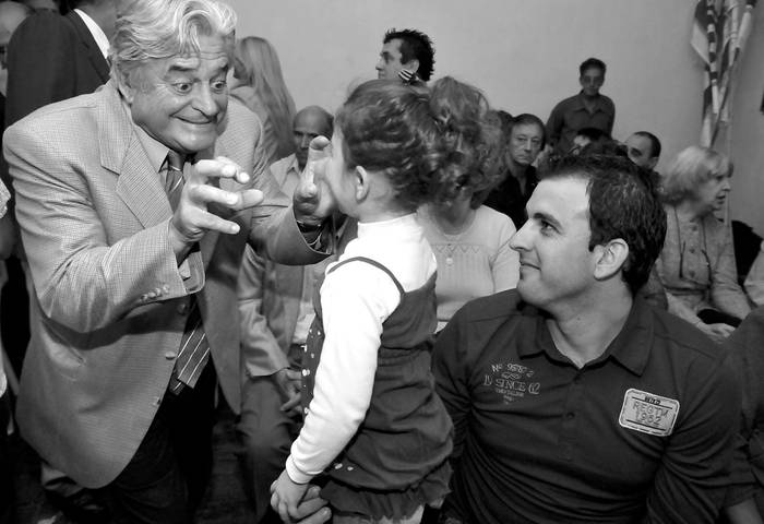 Luis Alberto Lacalle, ayer, cuando llegaba al acto de lanzamiento de la lista 33, que apoya la candidatura de Ana Lía Piñeyrúa a la Intendencia Municipal de Montevideo.  · Foto: Javier Calvelo