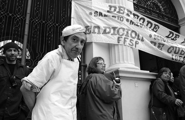 Movilización de los trabajadores de Salud Pública, ayer, en el Hospital Vilardebó. · Foto: Pablo Nogueira