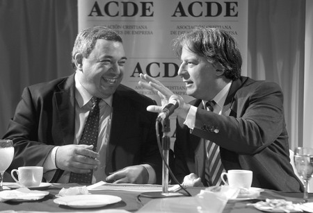 Mario Bergara y Fernando Lorenzo, ayer, en el desayuno de la Asociación Cristiana de Dirigentes de Empresa. · Foto: Pedro Rincón Mario Bergara y Fernando Lorenzo, ayer, en el desayuno de la Asociación Cristiana de Dirigentes de Empresa. · Foto: Pedro Rincón