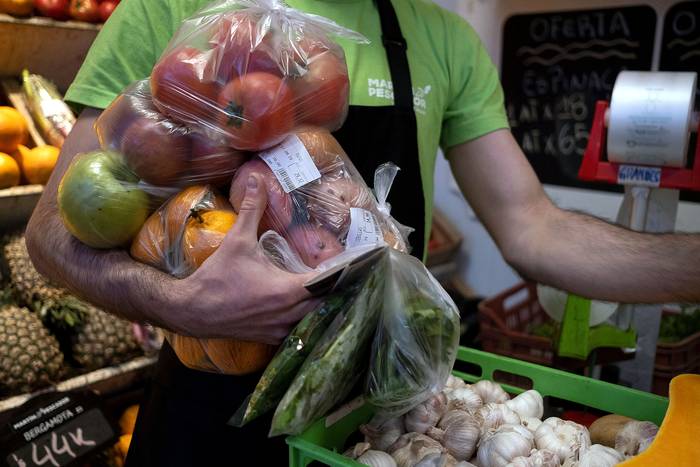 Verdulería en supermercado del Parque Rodó (archivo, setiembre de 2021). · Foto: Pablo Vignali / adhocFOTOS