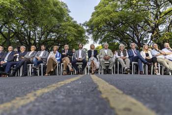 Acto por los 40 años del "Río de libertad", en el Obelisco (27.11.2023). · Foto: Ernesto Ryan