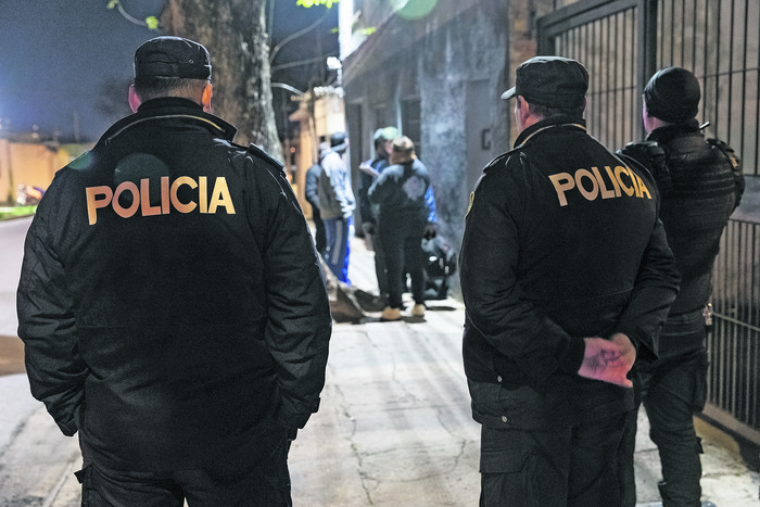 Operativo policial con personas en situación de calle. · Foto: Rodrigo Viera Amaral