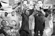 Partidarios de la Liga Musulmana-Nawaz, de Pakistán, celebran el triunfo en las elecciones parlamentarias de Nawaz Sharif. 