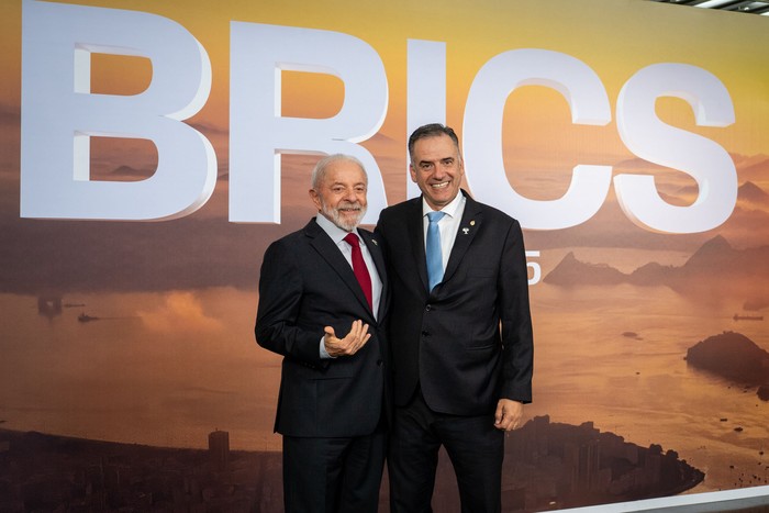 Luiz Inacio Lula Da Silva y Yamandú Orsi, el 6 de julio, en Río de Janeiro. · Foto: Presidencia de Uruguay