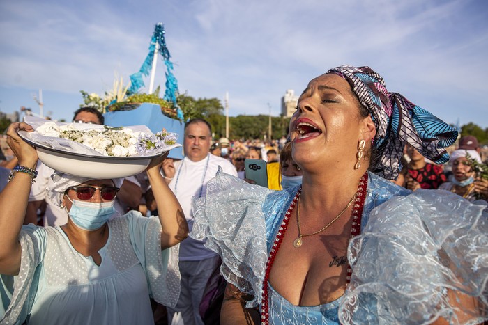 Celebración de Iemanjá, este miércoles, en Playa Ramírez. · Foto: Mauricio Zina