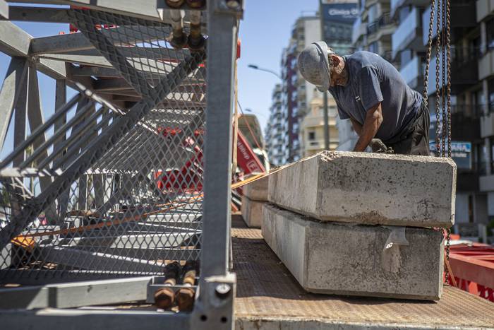 Trabajadores de la construcción, en Pocitos. · Foto: Ernesto Ryan