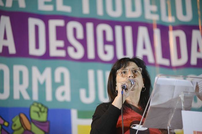 Flor de Liz Feijoo en el acto de la Intersocial, en la plaza Primero de Mayo (27.10.2022). · Foto: Mara Quintero