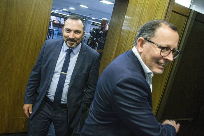Martín Sodano y Álvaro Perrone en el anexo del Palacio Legislativo (30.03.2023). · Foto: Ernesto Ryan