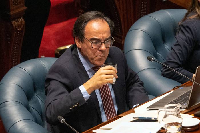 Robert Bouvier, ministro de Ambiente, durante la interpelación en el Senado (17.05.2023). · Foto: Martín Varela Umpiérrez