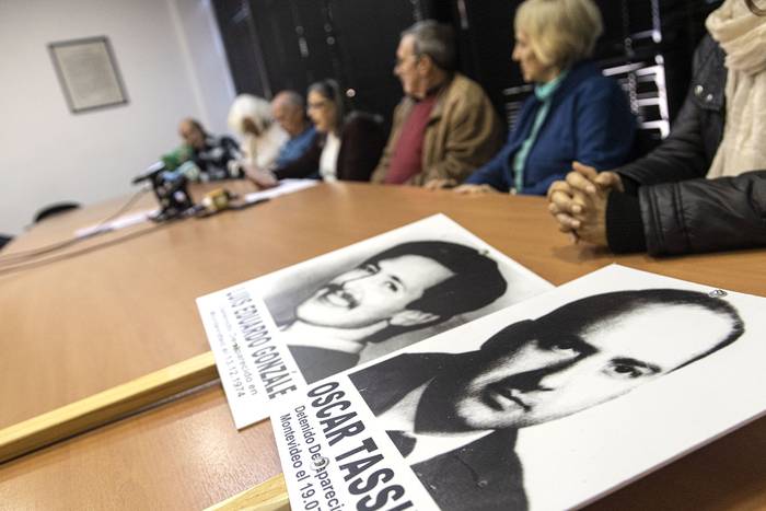 Conferencia de prensa de Familiares, en la Asociación de la Prensa Uruguaya (14.06.2023). · Foto: .