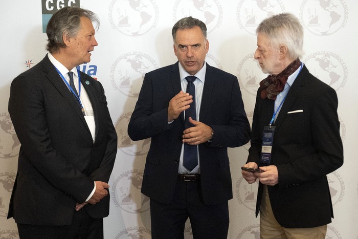 Marcos Pereda, Yamandú Orsi y Juan Carlos López Mena en el almuerzo del Consejo Interamericano de Comercio y Producción (CICyP), el 18 de setiembre, en Buenos Aires. · Foto: Alessandro Maradei