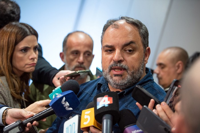 Charles Carrera en conferencia de prensa, el 25 de setiembre, en la Huella de Seregni. · Foto: Gianni Schiaffarino