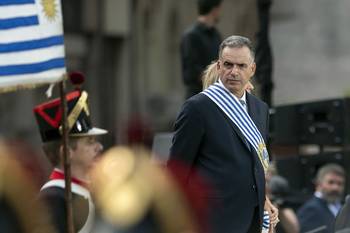 Yamandú Orsi, el 1º de marzo, en la plaza Independencia. · Foto: Alessandro Maradei