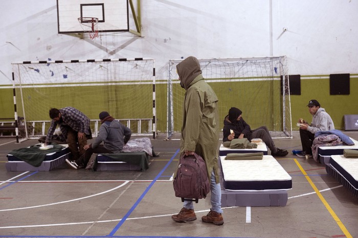 Refugio en el gimnasio de la Plaza de de Deportes Nº 2 en Gral Flores y Amézaga, el 23 de junio. · Foto: Ernesto Ryan Refugio en el gimnasio de la Plaza de de Deportes Nº 2 en Gral Flores y Amézaga, el 23 de junio. · Foto: Ernesto Ryan