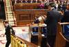 Mariano Rajoy y parte de la bancada del Partido Popular, ayer, cuando se trataba la moción de censura al primer ministro español en la Cámara de Diputados. AFP · Foto: Óscar del Pozo Mariano Rajoy y parte de la bancada del Partido Popular, ayer, cuando se trataba la moción de censura al primer ministro español en la Cámara de Diputados. AFP · Foto: Óscar del Pozo