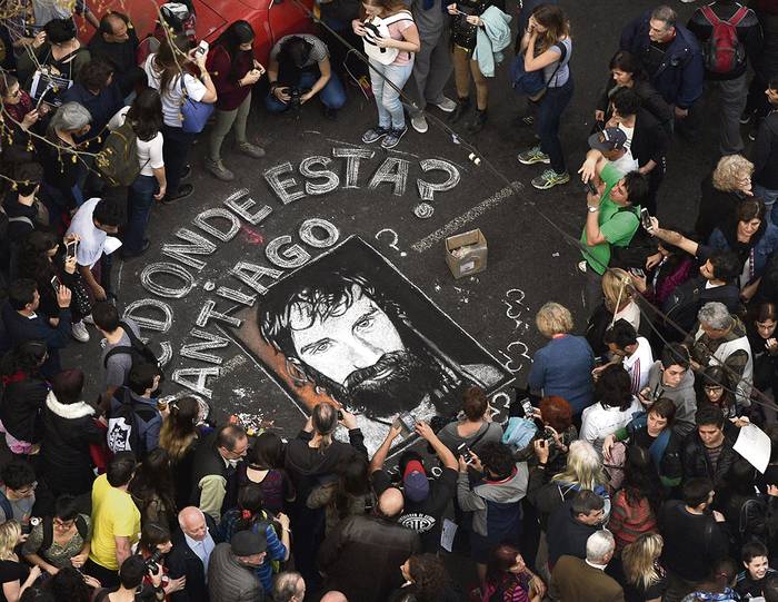 Manifestación en Plaza de Mayo convocada por asociaciones de derechos humanos que reclaman saber dónde está Santiago Maldonado. Foto: Juan Mabromata , Afp