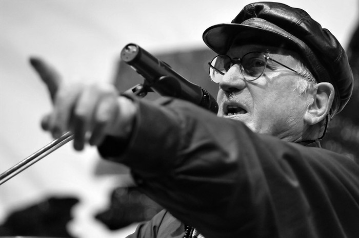 Julio Marenales durante el acto de homenaje organizado por el MLN por el 21º aniversario de la muerte de Raúl Sendic.  (archivo, abril de 2010) · Foto: Javier Calvelo