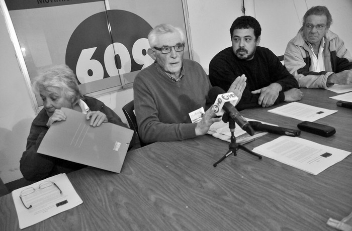 Lucía Topolansky, Ernesto Agazzi, Alejandro Sánchez y Héctor Tajam, ayer, en la sede del Movimiento de Participación Popular (MPP). · Foto: Javier Calvelo