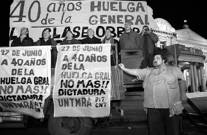 Acto convocado por el PIT-CNT recordando los 40 años de la huelga general que sucedió al golpe de Estado cívico-militar.  · Foto: Pablo Vignali