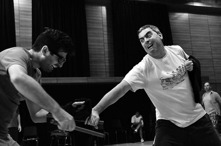 Tabaré Leytón y Pinocho Routin, durante un ensayo de Dandy, el príncipe de las murgas. · Foto: Javier Calvelo Tabaré Leytón y Pinocho Routin, durante un ensayo de Dandy, el príncipe de las murgas. · Foto: Javier Calvelo