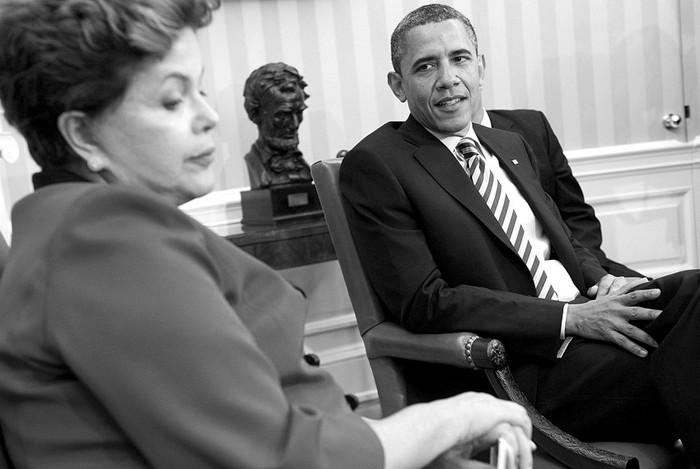 La presidenta brasileña, Dilma Rousseff, y su homólogo estadounidense, Barack Obama, durante un encuentro que mantuvieron en la Casa Blanca en Washington DC. (archivo, abril de 2012) · Foto:  Kevin Dietsch, Efe, pool 